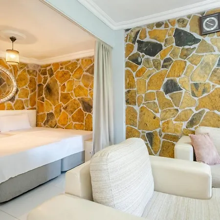 Lovely House With Astonishing View In Gumusluk Appartement